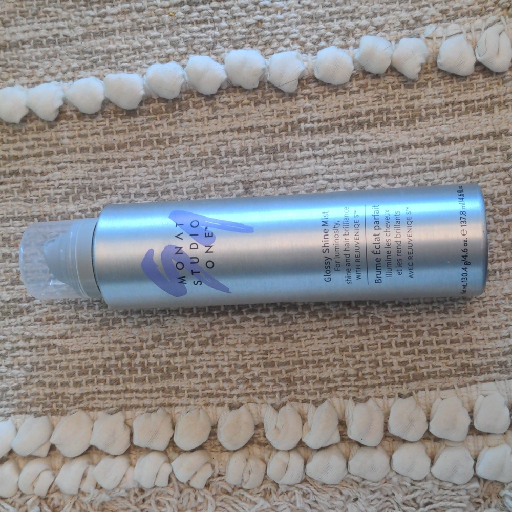 Monat glossy shine mist